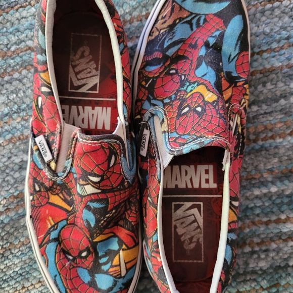 Vans x Marvel Spider-Man Slip ons - Picture 3 of 10